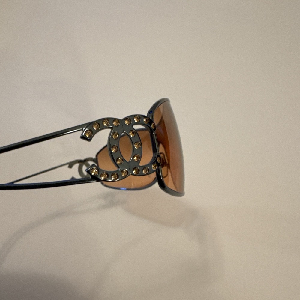 Authenticated Chanel Shield Sunglasses Swarovski Crystals CC 4073 B with Case - Picture 5 of 11